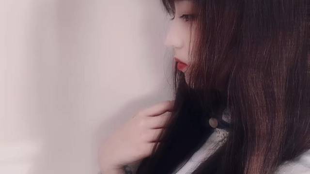 爱是什么呢？爱是千万次叹息，爱是反反复复，爱是今晚想通，明天又沦陷