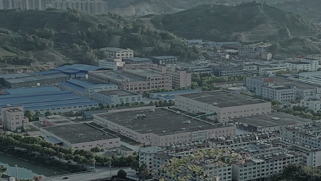 究竟有多幸运才能遇到那个待你如初，疼你入骨，陪你颠沛流离，风雨依旧，见不得你受半点委屈，护你周全的人