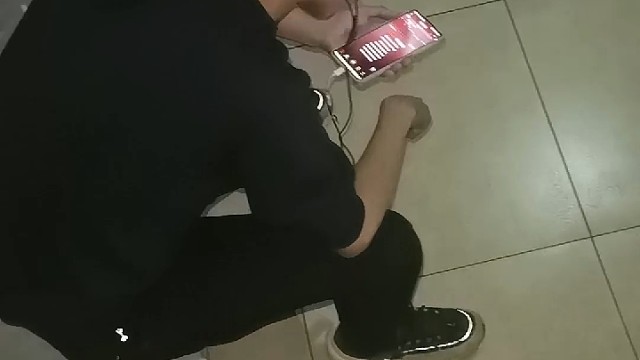 宿舍长深夜卖唱