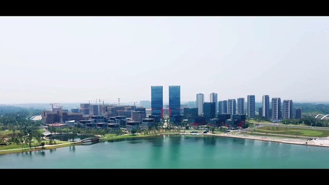 300万的房产和存款哪个更保值？