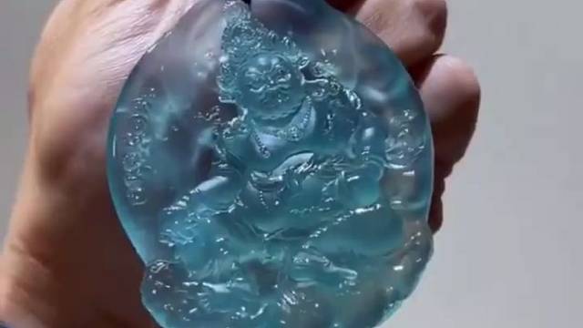 天空蓝翡翠牌起货，种老肉细，胶感十足，真是超级喜欢