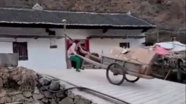 大家见笑了这是我媳妇第一次干活