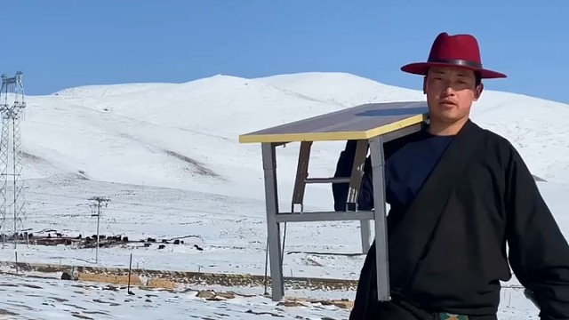 北方的冬天，北方的牧民。我在草原吃火锅