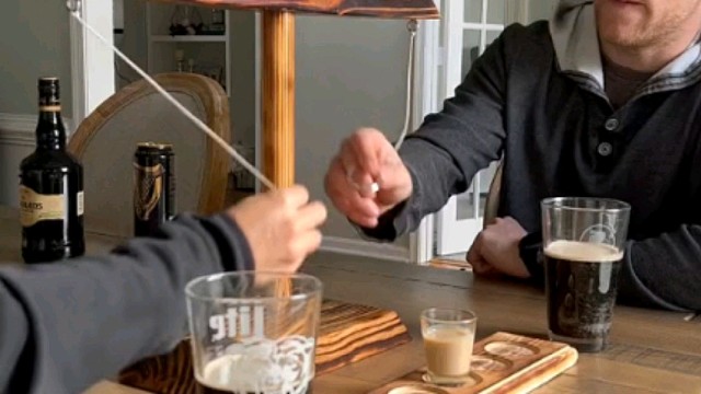 兄弟别客气你就喝了吧