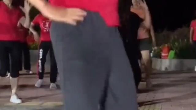 广场舞大妈专门拯救不开心