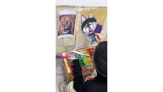 上美术课咯，卧龙凤雏都来了