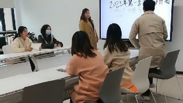 00后的少年啊，一到点准时下班，是个性？还是内卷了