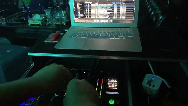 我也不喜欢喝酒啊，谁喜欢喝呀，可是不喝能行吗？能睡着吗？