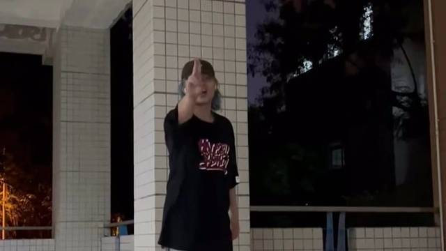 #潮流文化集合啦
#虎牙校园视频创作大赛
kissbreaking