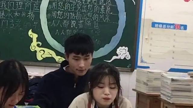 他喜欢她，她喜欢她，她喜欢他，他喜欢他。