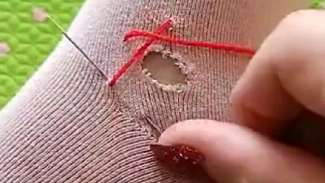 袜子磨破了，换个方式补。