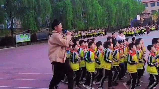 激情澎湃，激励人心，一身正气