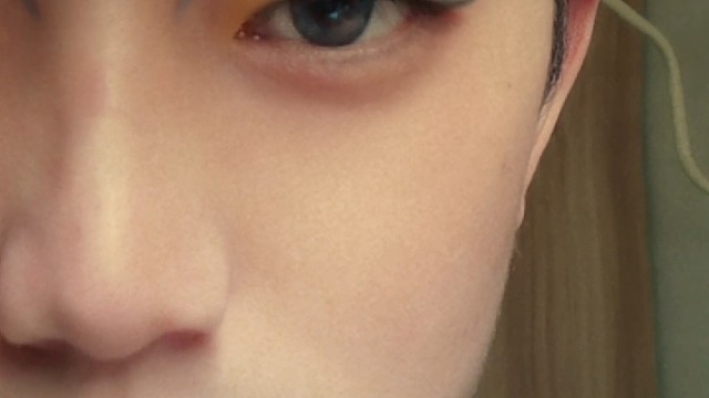 很喜欢这个妆，女生画一定很好看！