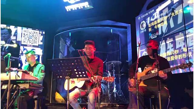 我在最左边弹键盘