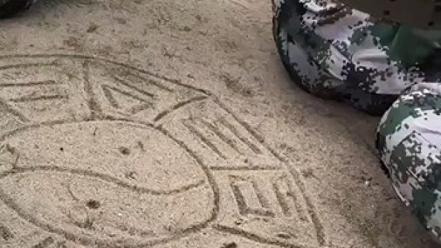 你還來軍訓(xùn)還是求雨來。有本事給他再下一個禮拜