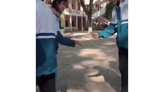 你不跟她對著拜，你已經(jīng)輸了～