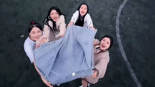 毕业之前在学校跟姐妹们拍一个，就是有点费手机。