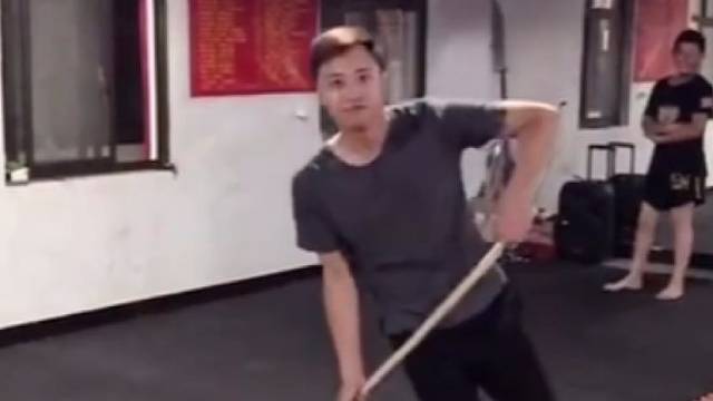 三十年的棍法你顶的住吗