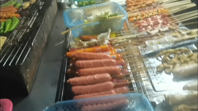 人生就是这样的，宵夜烧烤