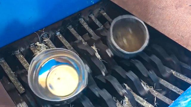 超解压的金属粉碎机！不管有多硬，统统搅碎！