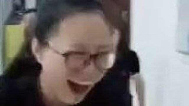 在美国学生叫高中老师名字，老师们的反应