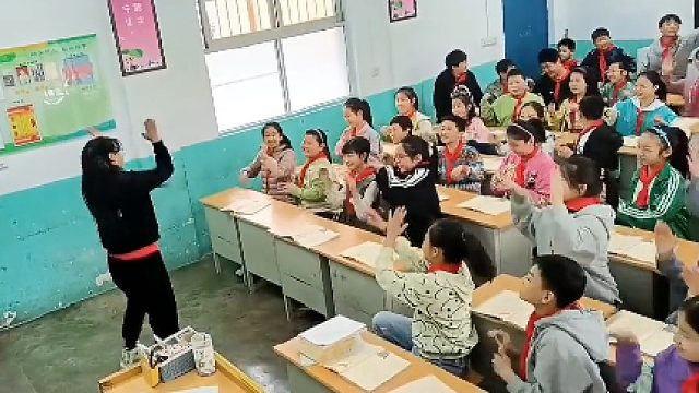 刚一下课就被叫大哥，这帮小弟我也是服了