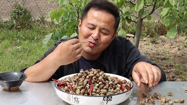 吃田螺的季节又到了，38元买了10斤，做个“麻辣田螺”练练摊