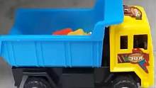 玩具小卡车 
