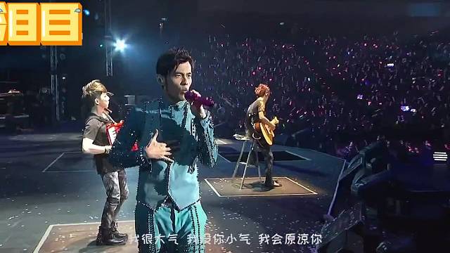 笑着说不爱你，内心痛失心爱是多难受，只是为了让你能余生不活在我的阴霾里！