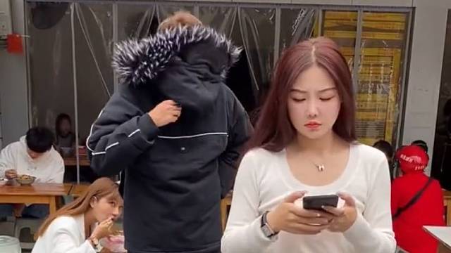 我也踢他腿，没毛病吧