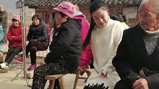 你大伯是個老實人，不要逗他