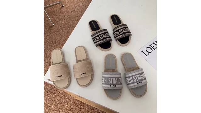 换上漂亮的鞋子，大步向前爱翻阅所有过往，为自己的生活拉开漂亮的序章。