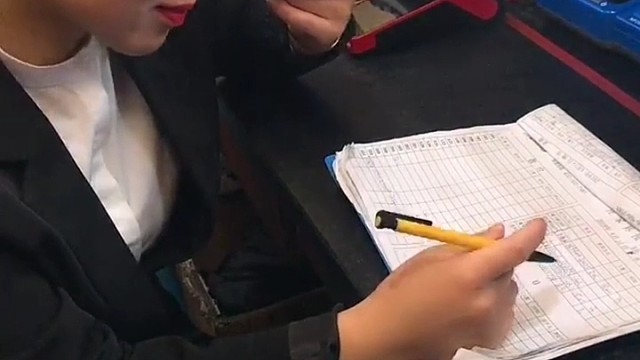 厨师把老板娘逗笑了