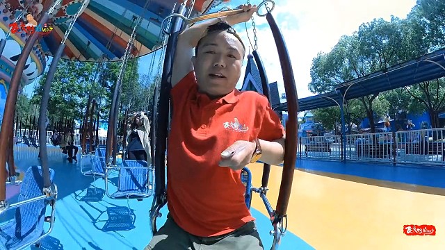 在游乐园、一定要把小时候错过的快乐、都补回来