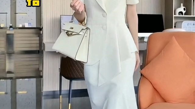 男人再帅，扛不起责任，照样是个无用之才，女人再美，自己不奋斗，终究是个摆设。无论你是谁，宁可做拼搏