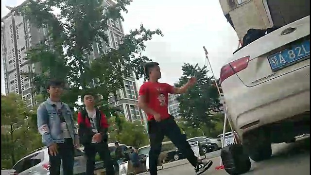 跟四皇子毛哥老祝贝贝跳舞