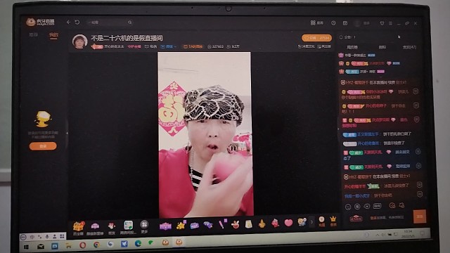 开心的老太太:（娃娃、饼干、郑红）直播间，我每天都去两回珍查，你们想来我直播间就不许去她们直播间