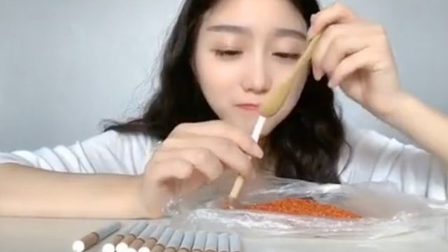 让男友戒烟好方法就是太狠了