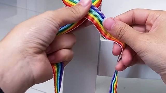 蝴蝶结这么系住，又好看，又简单