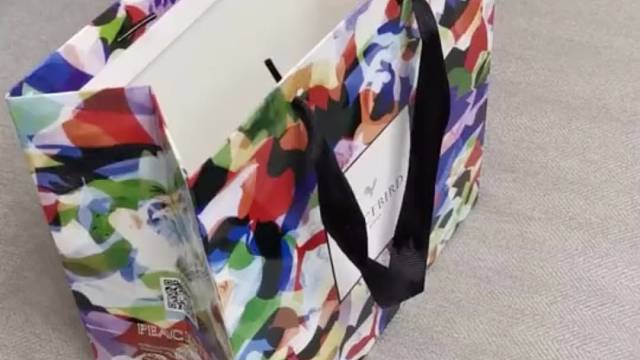 原来两根带子是这么用的，逛街再也不怕被别人看见里面装的啥啦！