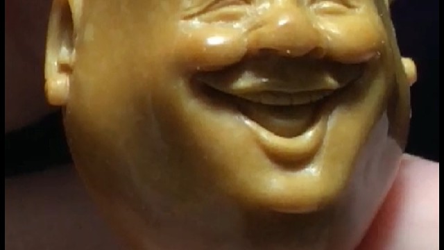 橄榄核雕刻艺术