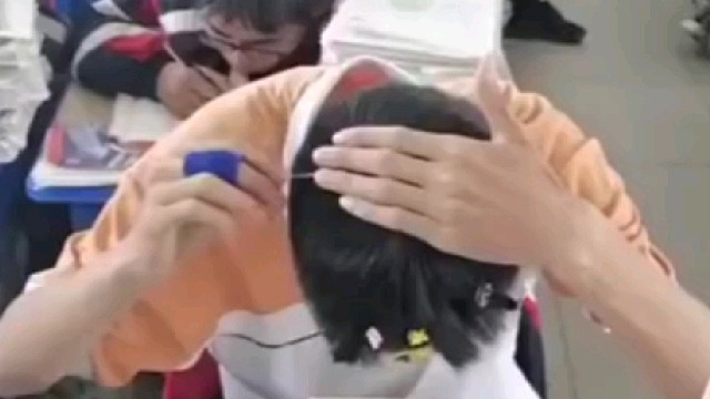 老师把你放第一排不是没有理由