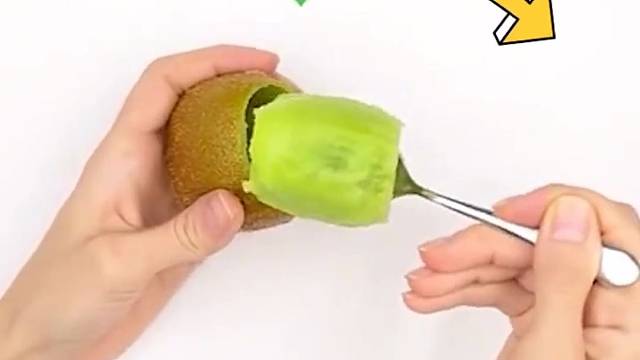 轻松剥水果的小窍门，快点收藏起来吧～