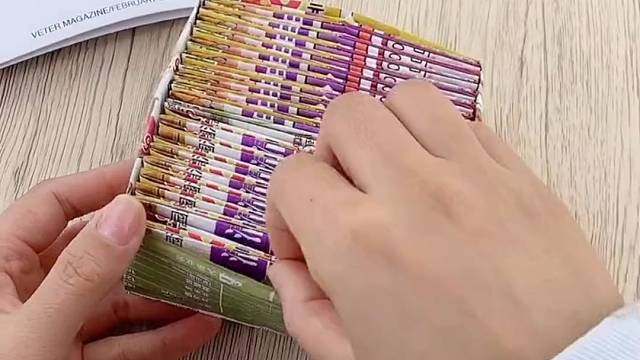 逛街收到传单接一下吧！用它们来做些超实用收纳盒，放桌上装垃圾吧！