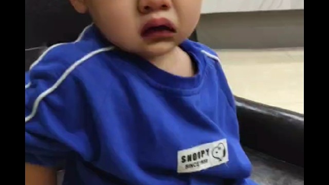 开心就哭一个，