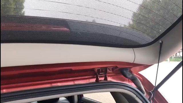 后挡风玻璃处窗帘薄卡扣的安装方法及窗帘不挡观外视线