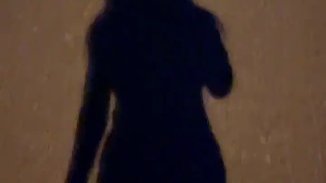 摸不到的月亮是看不厌的