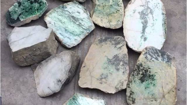 缅甸天然翡翠毛料。