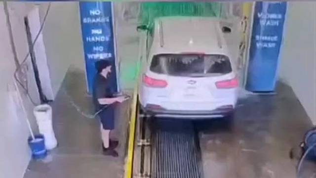 不用问了已经开除了