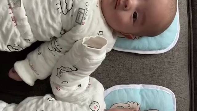 脸大的，胖的那个，该减减奶了昂